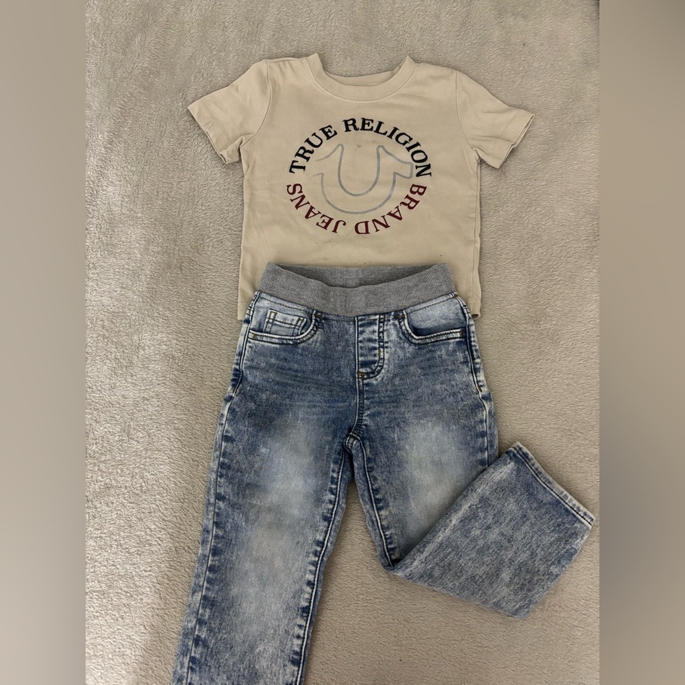 True Religion Cream T-Shirt and pants